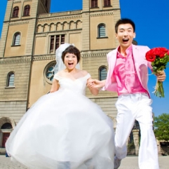 張小(xiǎo)姐(jiě)與王先生(shēng)